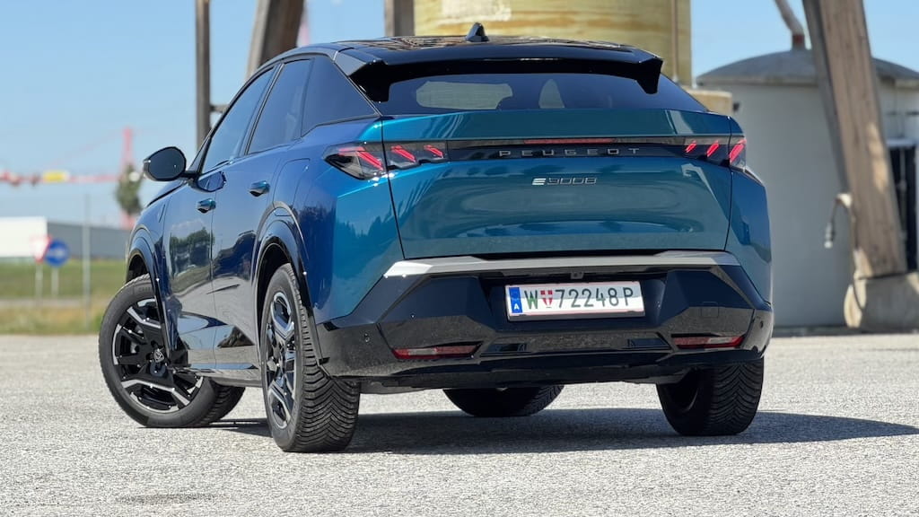 Peugeot E3008 1