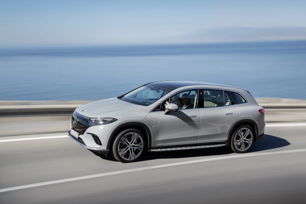Mercedes EQS SUV side