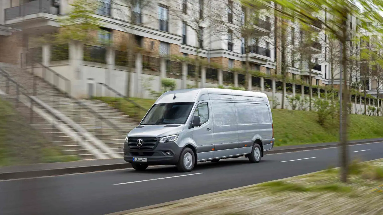 Mercedes-Benz-eSprinter-7-1536x864