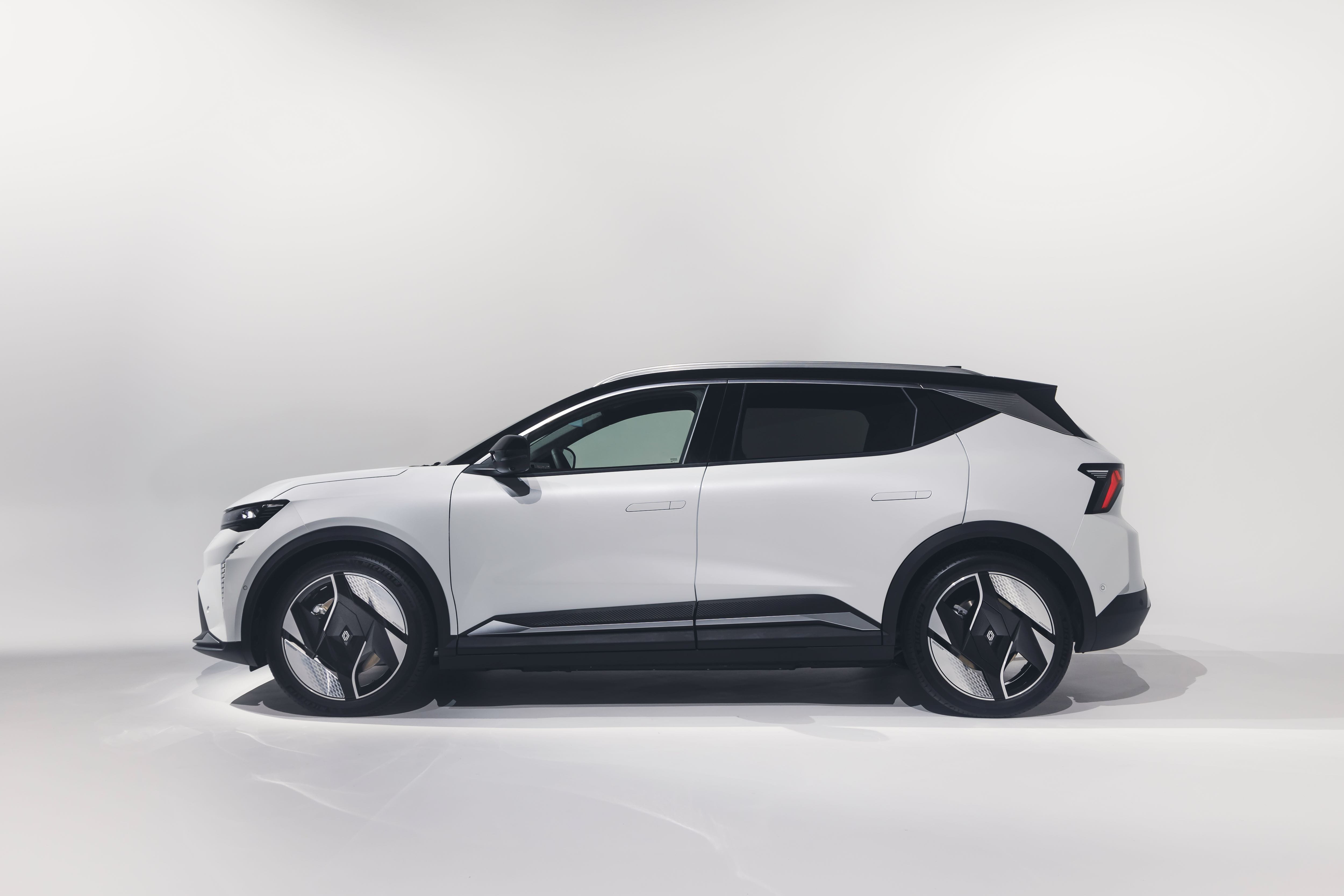 All-new Renault Scnic E-Tech electric - Iconic Version