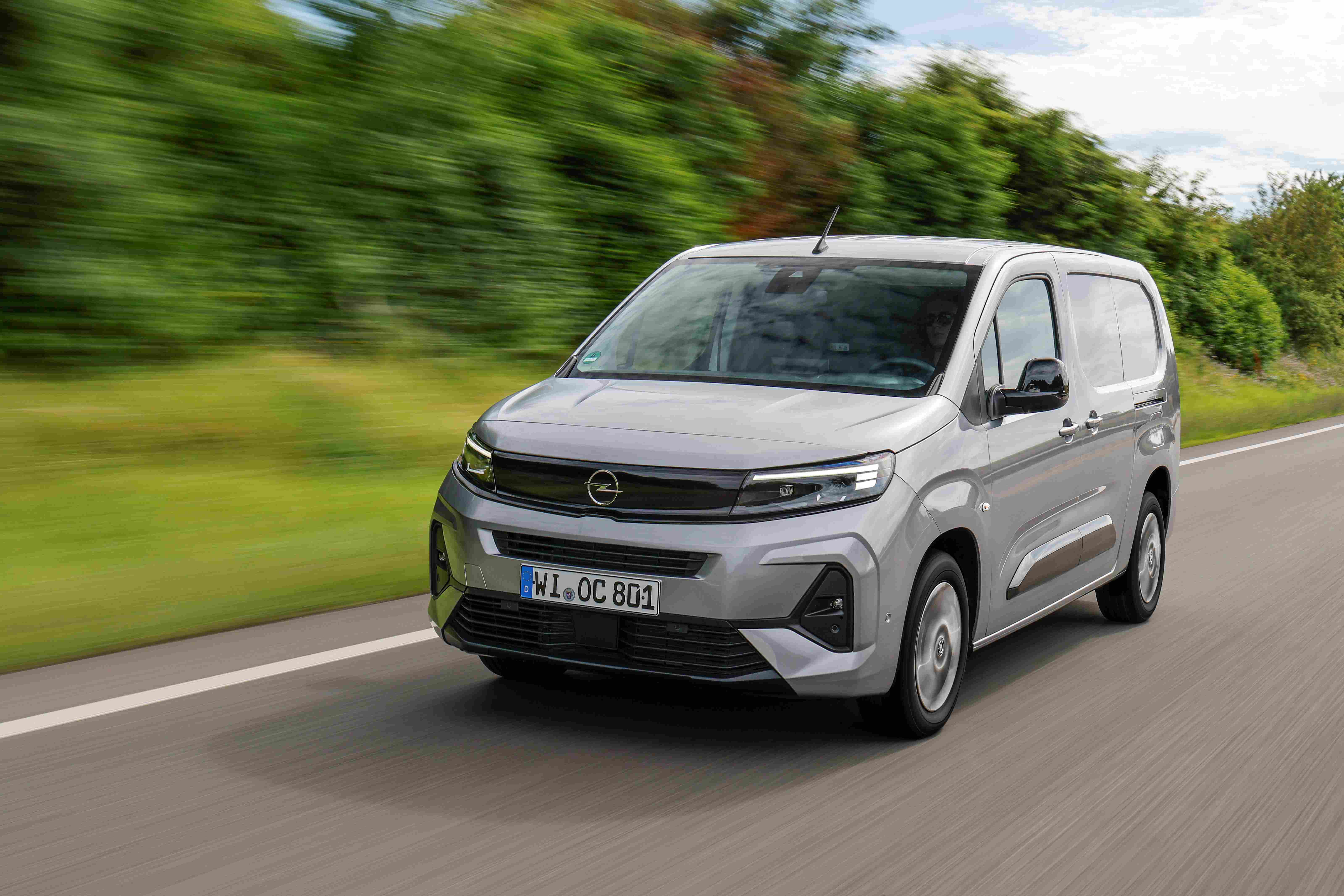 opel-combo-lcv-showroom-2