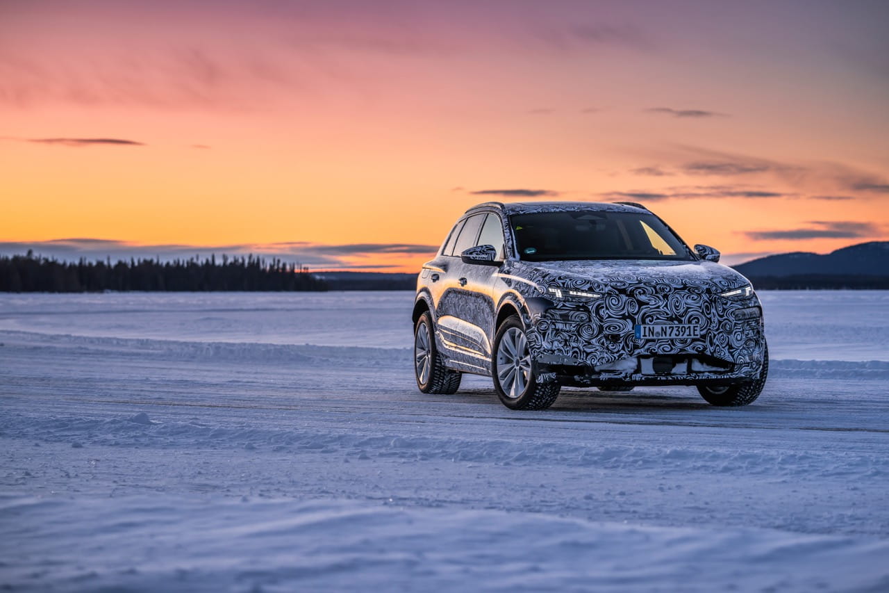 Med lanseringen av Q6 e-tron tar Audi ledningen inom elektrisk fordonsarkitektur och teknik. Upplev framtidens körning med Audis banbrytande modell som banar vägen för hållbar mobilitet.